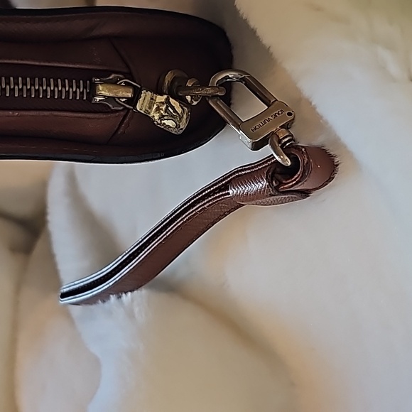 Louis Vuitton Orsay Clutch - Picture 6 of 11